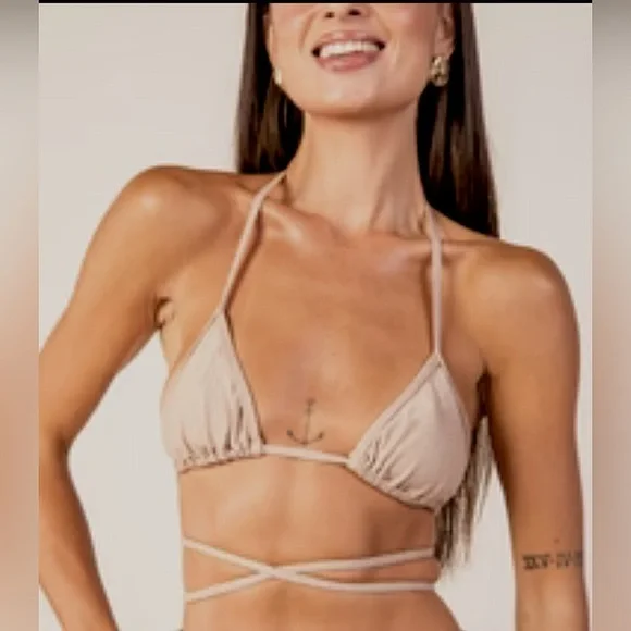 Triangle Bikini Top~Med NWOT - Picture 1 of 6